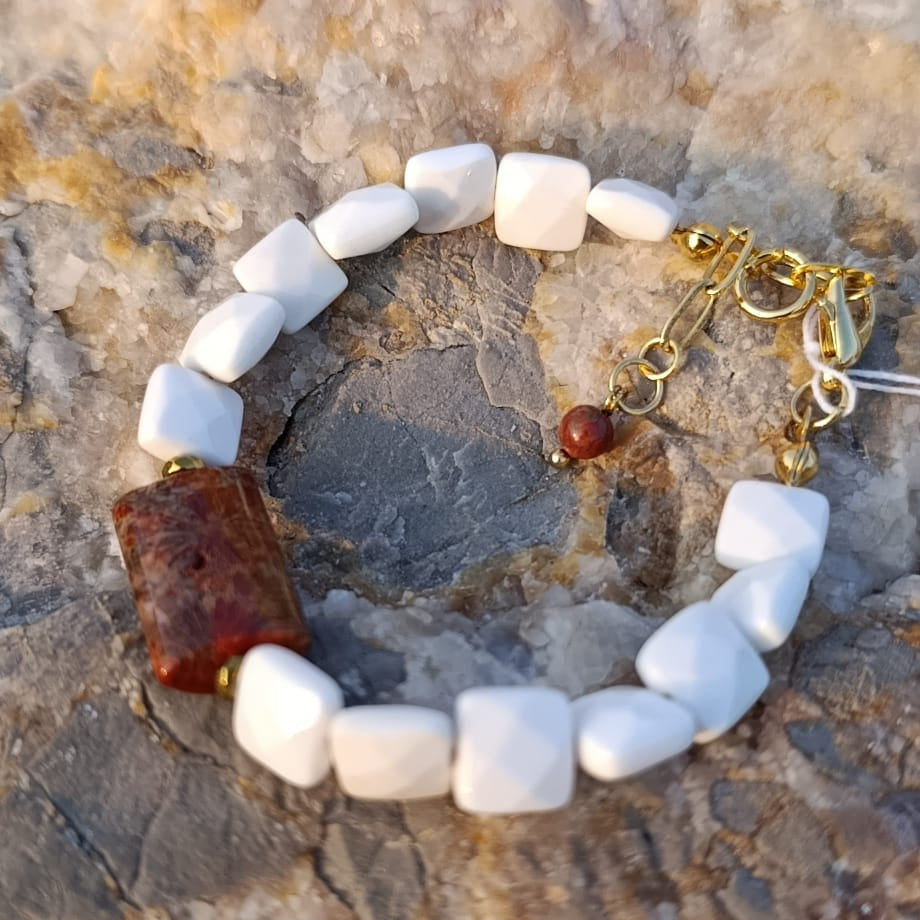 Mercan ve Süt Opal Taşlı Bileklik