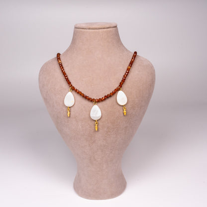 Hessonite garnet ve Sedef kolye